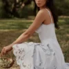 Tatiana Bluebell Midi-Sommerkleid aus Spitze und Baumwolle mit Broderie Anglaise Tatiana Bluebell Midi-Sommerkleid aus Spitze und Baumwolle mit Broderie Anglaise