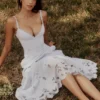 Tatiana Bluebell Midi-Sommerkleid aus Spitze und Baumwolle mit Broderie Anglaise Tatiana Bluebell Midi-Sommerkleid aus Spitze und Baumwolle mit Broderie Anglaise