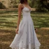 Tatiana Bluebell Midi-Sommerkleid aus Spitze und Baumwolle mit Broderie Anglaise Tatiana Bluebell Midi-Sommerkleid aus Spitze und Baumwolle mit Broderie Anglaise