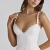 Tatiana Weißes Midi-Sommerkleid aus Baumwolle mit Broderie Anglaise Tatiana Weißes Midi-Sommerkleid aus Baumwolle mit Broderie Anglaise