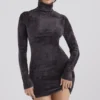 Taya Mini-Kleid aus Chenille in Anthrazit Taya Mini-Kleid aus Chenille in Anthrazit