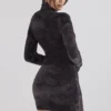 Taya Mini-Kleid aus Chenille in Anthrazit Taya Mini-Kleid aus Chenille in Anthrazit