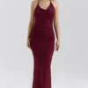 Thalina Weinrot Drapiertes Maxikleid mit Neckholder Thalina Weinrot Drapiertes Maxikleid mit Neckholder