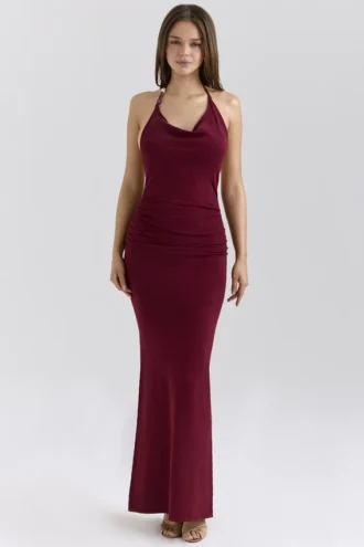 Thalina Weinrot Drapiertes Maxikleid mit Neckholder