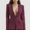 Theodora Weinroter Blazer mit tiefem V-Ausschnitt Theodora Weinroter Blazer mit tiefem V-Ausschnitt