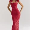 Tiff Holly – Maxikleid aus rotem Samt mit Spitze Tiff Holly – Maxikleid aus rotem Samt mit Spitze