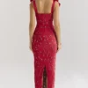 Tiff Holly – Maxikleid aus rotem Samt mit Spitze Tiff Holly – Maxikleid aus rotem Samt mit Spitze