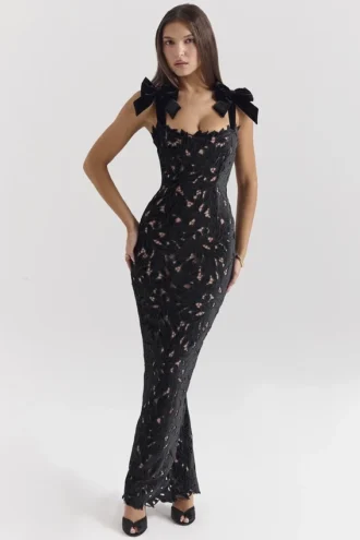 Tiff – Maxikleid aus schwarzem Samt und Spitze