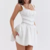Tiffani – Weißes Minikleid mit Spitzenbesatz Tiffani – Weißes Minikleid mit Spitzenbesatz