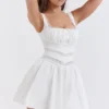 Tiffani – Weißes Minikleid mit Spitzenbesatz Tiffani – Weißes Minikleid mit Spitzenbesatz