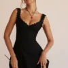 Tilly Schwarzes Minikleid mit Biesen Tilly Schwarzes Minikleid mit Biesen