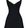 Tilly Schwarzes Minikleid mit Biesen Tilly Schwarzes Minikleid mit Biesen