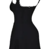 Tilly Schwarzes Minikleid mit Biesen Tilly Schwarzes Minikleid mit Biesen