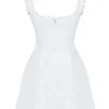 Tilly Weißes Minikleid mit Biesen Tilly Weißes Minikleid mit Biesen