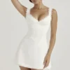Tilly Weißes Minikleid mit Biesen Tilly Weißes Minikleid mit Biesen