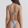 Toulouse – Bikinioberteil mit Rüschenbesatz in Blau und Paisley-Muster für die Unterteile Toulouse – Bikinioberteil mit Rüschenbesatz in Blau und Paisley-Muster für die Unterteile