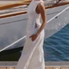 Valencia Weißes Baumwoll-Oberteil mit Platzierungsspitze und Broderie Anglais im U-Boot-Ausschnitt Valencia Weißes Baumwoll-Oberteil mit Platzierungsspitze und Broderie Anglais im U-Boot-Ausschnitt