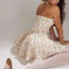Valentia Mini-Halter-Kleider aus Baumwolle mit „Ivory Meadow“-Print Valentia Mini-Halter-Kleider aus Baumwolle mit „Ivory Meadow“-Print