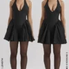 Valentia Schwarzes Neckholder-Minikleid Valentia Schwarzes Neckholder-Minikleid