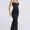 Valentina – Maxikleid aus schwarzem Satin mit drapiertem Korsett Valentina – Maxikleid aus schwarzem Satin mit drapiertem Korsett