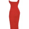 Valentina Scarlet Midi-Kleid mit asymmetrischem Ausschnitt Valentina Scarlet Midi-Kleid mit asymmetrischem Ausschnitt