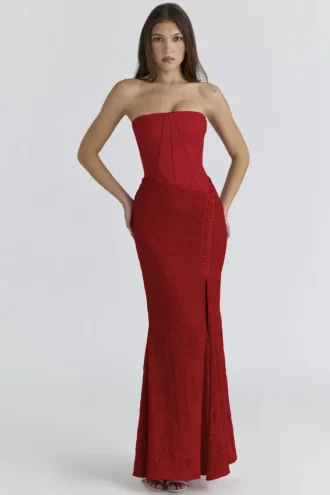 Valerie – Rotes, trägerloses Maxikleid aus Satin und Spitze