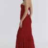 Valerie – Rotes, trägerloses Maxikleid aus Satin und Spitze Valerie – Rotes, trägerloses Maxikleid aus Satin und Spitze