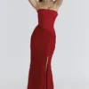 Valerie – Rotes, trägerloses Maxikleid aus Satin und Spitze Valerie – Rotes, trägerloses Maxikleid aus Satin und Spitze