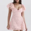 Verity Perfectly Pink Mini-Kleid aus Blumen-Spitze Verity Perfectly Pink Mini-Kleid aus Blumen-Spitze