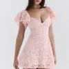 Verity Perfectly Pink Mini-Kleid aus Blumen-Spitze Verity Perfectly Pink Mini-Kleid aus Blumen-Spitze