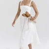 Vivien Weißes Midi-Sommerkleid mit Broderie Anglaise Vivien Weißes Midi-Sommerkleid mit Broderie Anglaise