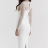 Weißes Midi-Kleid „Yasmin“ mit tiefem Ausschnitt Weißes Midi-Kleid „Yasmin“ mit tiefem Ausschnitt