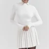 Willow Weißes Minikleid aus Kaschmirmischung mit Falten Willow Weißes Minikleid aus Kaschmirmischung mit Falten