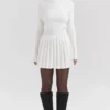 Willow Weißes Minikleid aus Kaschmirmischung mit Falten Willow Weißes Minikleid aus Kaschmirmischung mit Falten
