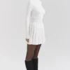 Willow Weißes Minikleid aus Kaschmirmischung mit Falten Willow Weißes Minikleid aus Kaschmirmischung mit Falten