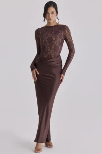 Yasmeen Espresso-braunes Maxikleid aus Spitze und drapiertem Satin