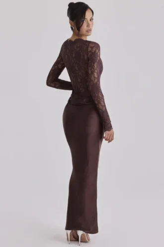 Yasmeen Espresso-braunes Maxikleid aus Spitze und drapiertem Satin