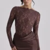Yasmeen Espresso-braunes Maxikleid aus Spitze und drapiertem Satin Yasmeen Espresso-braunes Maxikleid aus Spitze und drapiertem Satin