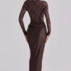Yasmeen Espresso-braunes Maxikleid aus Spitze und drapiertem Satin Yasmeen Espresso-braunes Maxikleid aus Spitze und drapiertem Satin