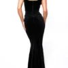 Yasmina – Maxikleid aus schwarzem Samt in Sanduhrform – Limited Edition Yasmina – Maxikleid aus schwarzem Samt in Sanduhrform – Limited Edition