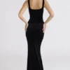Yasmina – Maxikleid aus schwarzem Samt in Sanduhrform – Limited Edition Yasmina – Maxikleid aus schwarzem Samt in Sanduhrform – Limited Edition