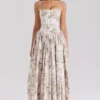 Ysabella Cremefarbenes Midi-Sommerkleid aus Baumwolle mit Blumenprint Ysabella Cremefarbenes Midi-Sommerkleid aus Baumwolle mit Blumenprint