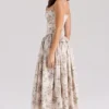 Ysabella Cremefarbenes Midi-Sommerkleid aus Baumwolle mit Blumenprint Ysabella Cremefarbenes Midi-Sommerkleid aus Baumwolle mit Blumenprint