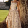 Ysabella Elfenbein Midi-Sommerkleid aus Baumwolle mit süßem Pfingstrosen-Blumenprint Ysabella Elfenbein Midi-Sommerkleid aus Baumwolle mit süßem Pfingstrosen-Blumenprint