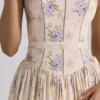 Ysabella Elfenbein Midi-Sommerkleid aus Baumwolle mit süßem Pfingstrosen-Blumenprint Ysabella Elfenbein Midi-Sommerkleid aus Baumwolle mit süßem Pfingstrosen-Blumenprint