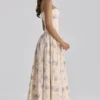 Ysabella Elfenbein Midi-Sommerkleid aus Baumwolle mit süßem Pfingstrosen-Blumenprint Ysabella Elfenbein Midi-Sommerkleid aus Baumwolle mit süßem Pfingstrosen-Blumenprint