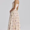 Ysabella Elfenbein Midi-Sommerkleid aus Baumwolle mit süßem Pfingstrosen-Blumenprint Ysabella Elfenbein Midi-Sommerkleid aus Baumwolle mit süßem Pfingstrosen-Blumenprint
