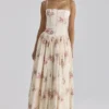 Ysabella Elfenbeinfarbenes Midi-Sommerkleid aus Baumwolle mit Vintage-Rosenprint Ysabella Elfenbeinfarbenes Midi-Sommerkleid aus Baumwolle mit Vintage-Rosenprint