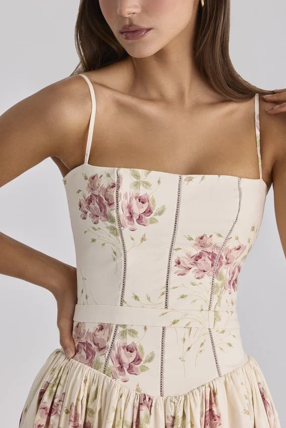 Ysabella Elfenbeinfarbenes Midi-Sommerkleid aus Baumwolle mit Vintage-Rosenprint Ysabella Elfenbeinfarbenes Midi-Sommerkleid aus Baumwolle mit Vintage-Rosenprint