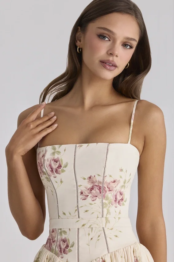 Ysabella Elfenbeinfarbenes Midi-Sommerkleid aus Baumwolle mit Vintage-Rosenprint Ysabella Elfenbeinfarbenes Midi-Sommerkleid aus Baumwolle mit Vintage-Rosenprint